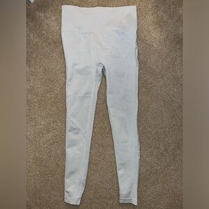 Light gray scrunch butt leggings